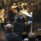 Imagen para el artículo titulado ¿Puedes encontrar al perro oculto en esta foto de 717 gigapíxeles de la obra más famosa de Rembrandt?